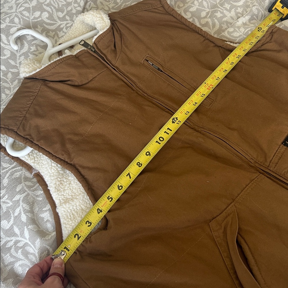 Lee Men's Brown Sherpa-Lined Vest with Cream Lining - Picture 9 of 10